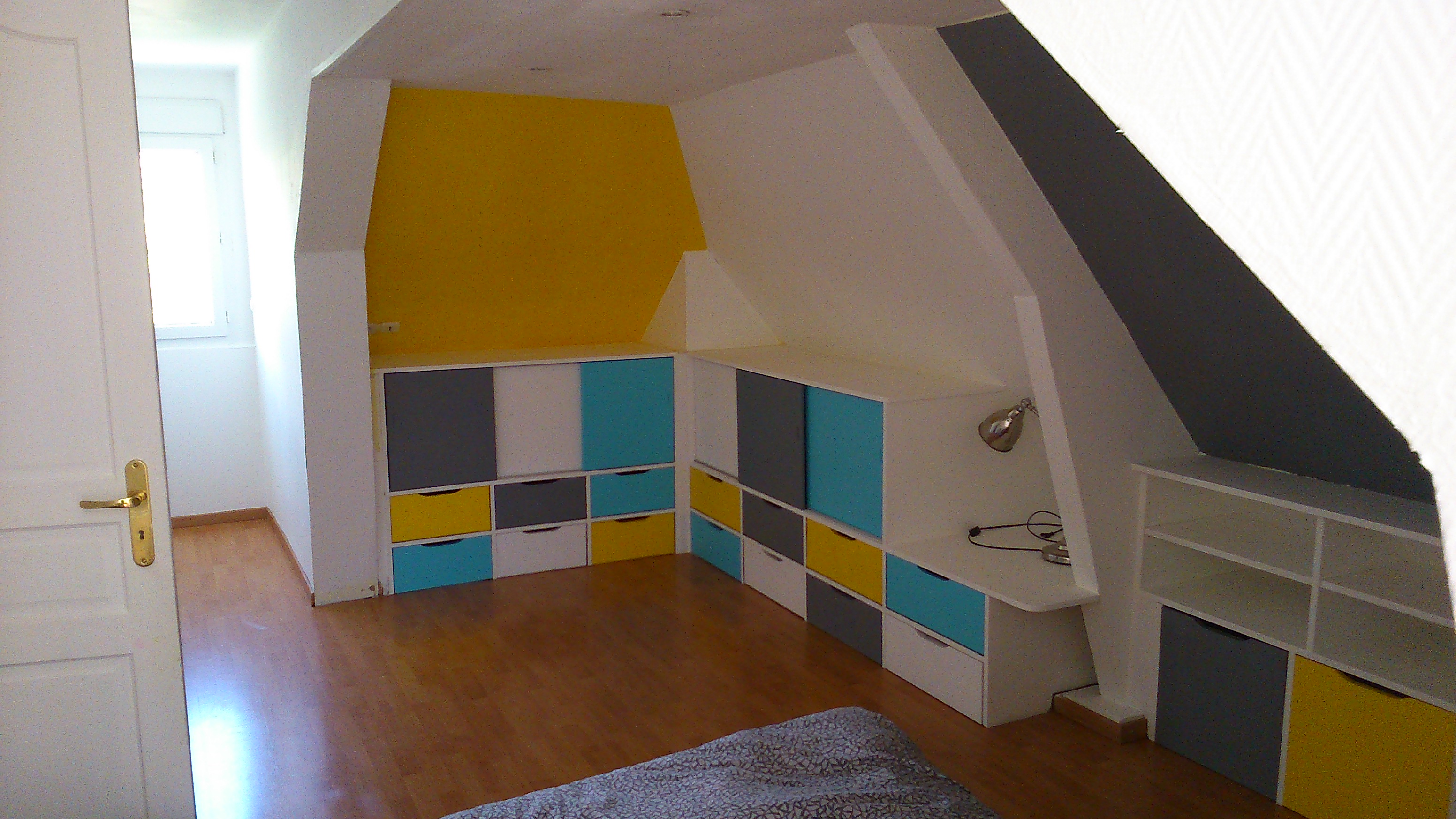 Rangements en soupente – chambre d'enfant – brodie agencement