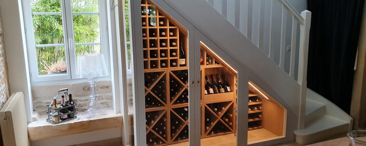 Cave à vin sous escalier
