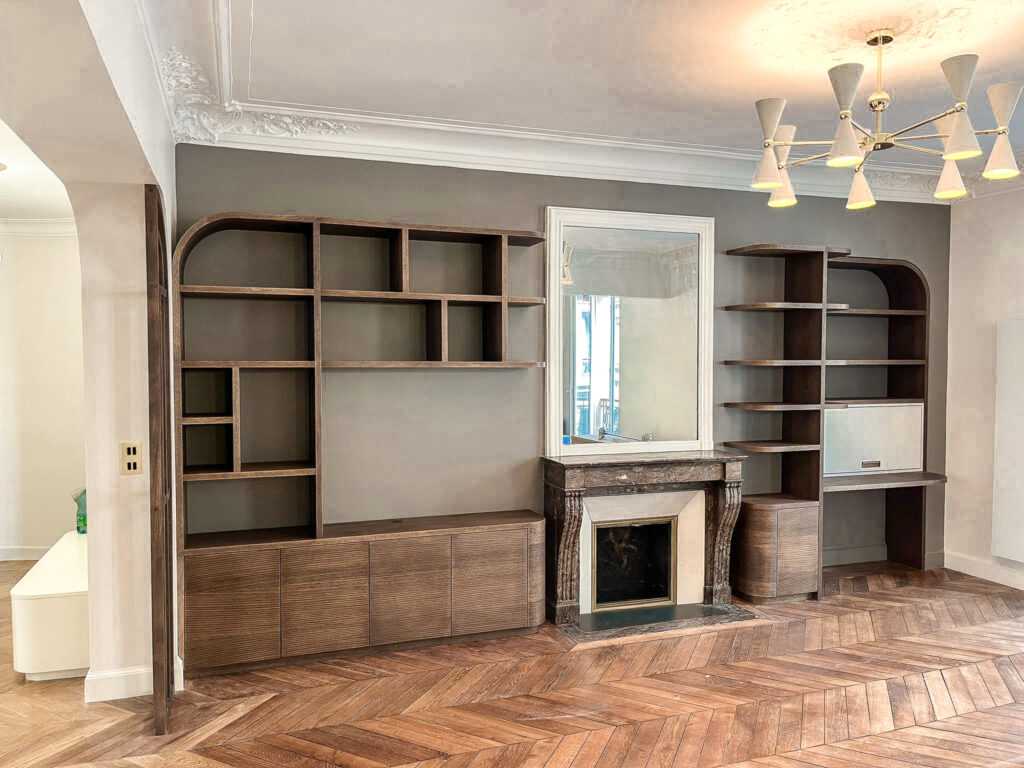Bibliothèque sur mesure autour d'une cheminée - Agencement intérieur sur mesure Caen